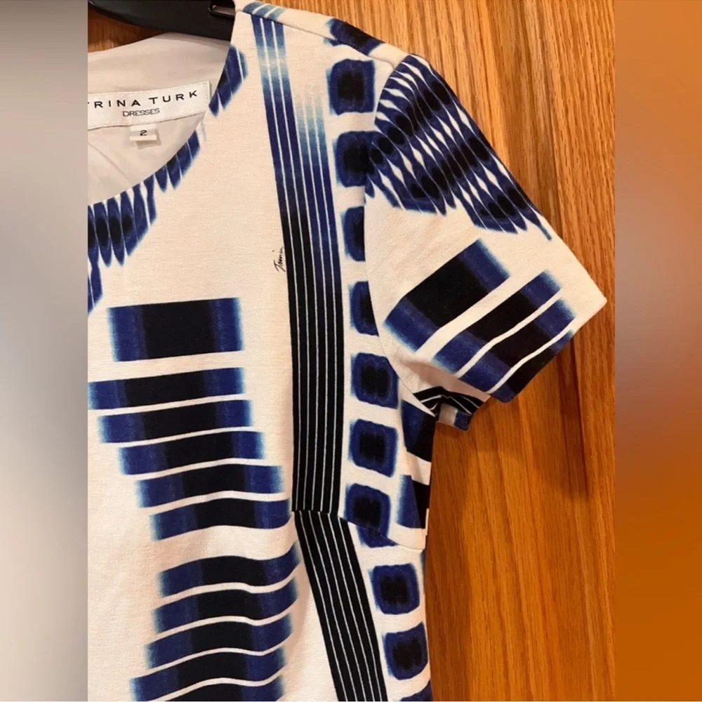 Trina Turk Kiara Geometric Mini Shift Dress‎ in Midnight Blue & White Size 2 - Picture 8 of 14